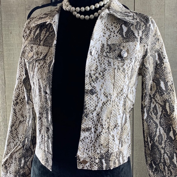 SNAKESKIN PRINT JACKET - Picture 3 of 6